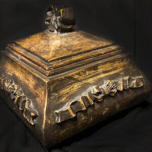 Gilded trinket casket